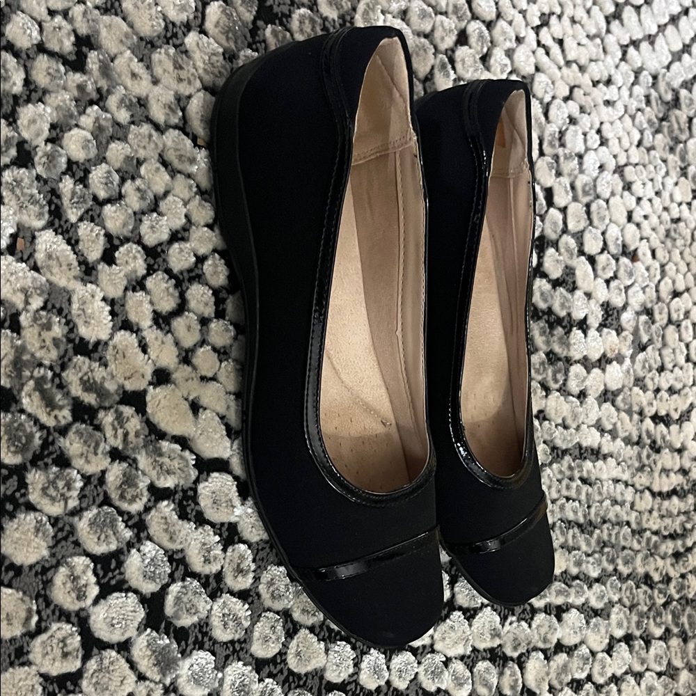 Life Stride Elegant Black Flats